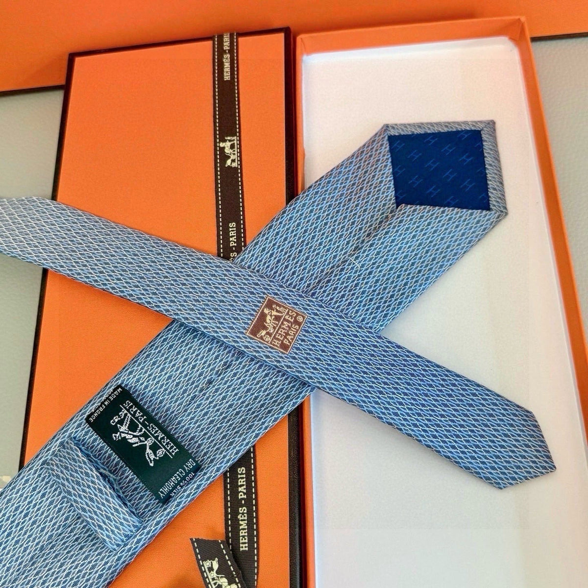Hermes Style Men's Textured Basketweave Silk Tie