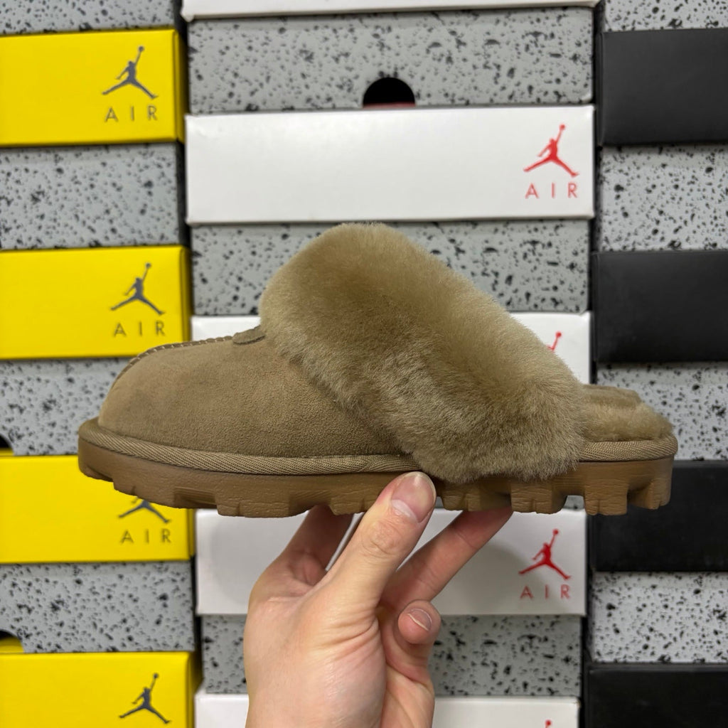 UGG Classic Shearling Clog – Open-Back Suede Mule with Voluminous Natural Shearling Upper & Chunky Lug Sole in Sand