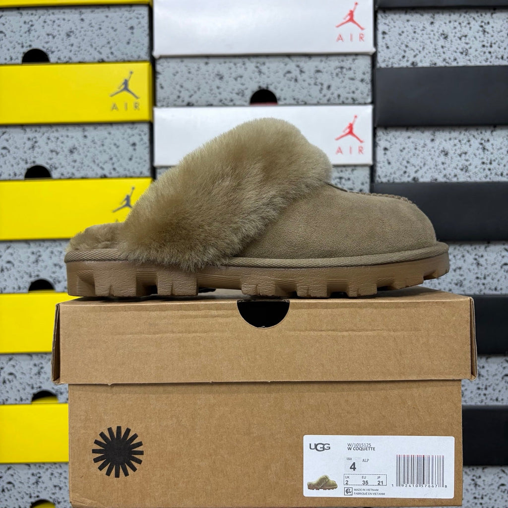 UGG Classic Shearling Clog – Open-Back Suede Mule with Voluminous Natural Shearling Upper & Chunky Lug Sole in Sand