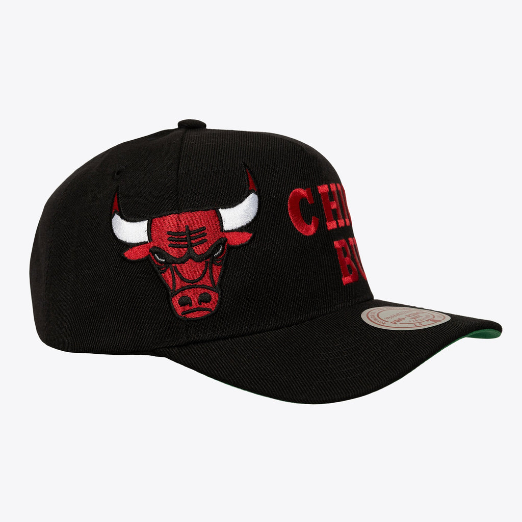 M&N NBA Busted Pro Snapback Chicago Bulls